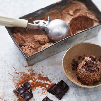 Schokoladen-Nuss-Eis mit Mesquite