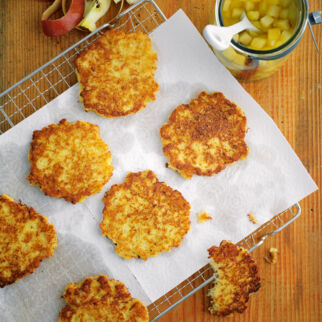 Reibekuchen mit Apfelkompott Reibekuchen mit Apfelkompott