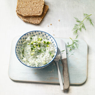 Gurken-Chia-Aufstrich mit Meerrettich Gurken-Chia-Aufstrich mit Meerrettich