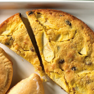 Polentakuchen mit Äpfeln und Nüssen Polentakuchen mit Äpfeln und Nüssen