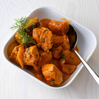 Putenragout mit Zwiebeln und Aprikosen Putenragout mit Zwiebeln und Aprikosen