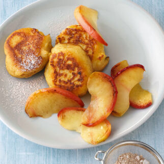Kartoffelplätzchen mit gebratenen Äpfeln