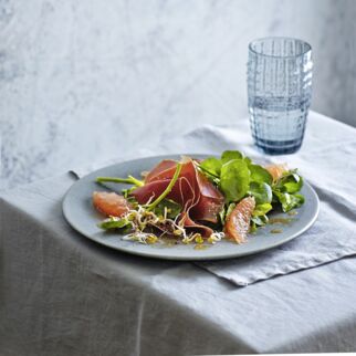 Salat mit Grapefruit, Bündnerfleisch und Brunnenkresse Salat mit Grapefruit, Bündnerfleisch und Brunnenkresse