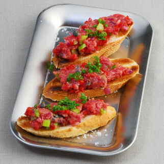 Pikante Tatar-Crostini