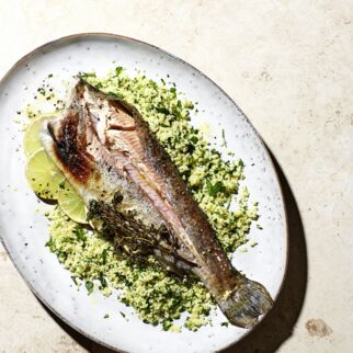 Gegrillte Forelle mit Petersilien-Couscous