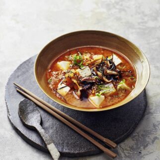 Kimchi-Suppe mit Seidentofu Kimchi-Suppe mit Seidentofu