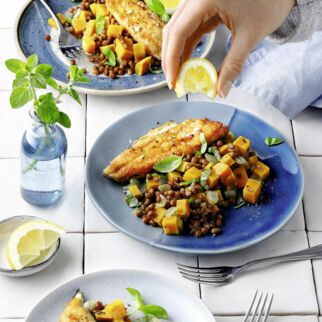 Linsengemüse mit knusprigem Fischfilet Linsengemüse mit knusprigem Fischfilet