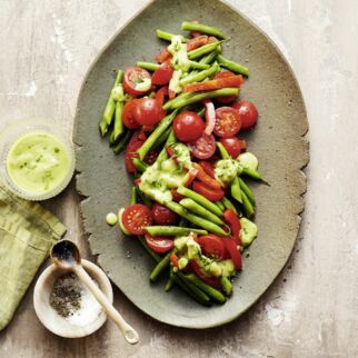 Bohnen-Paprika-Tomaten-Salat mit Avocado-Dressing Bohnen-Paprika-Tomaten-Salat mit Avocado-Dressing