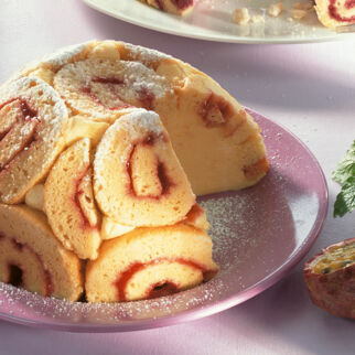 Charlotte mit exotischer Fruchtcreme Charlotte mit exotischer Fruchtcreme