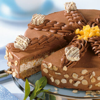 Schokomousse-Haselnuss-Torte