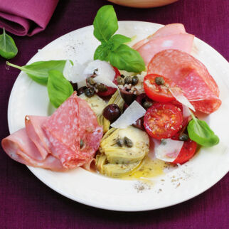 Mediterraner Wurstsalat mit Artischocken Mediterraner Wurstsalat mit Artischocken