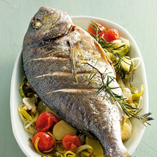 Doraden auf Kartoffel-Lauch-Bett Doraden auf Kartoffel-Lauch-Bett