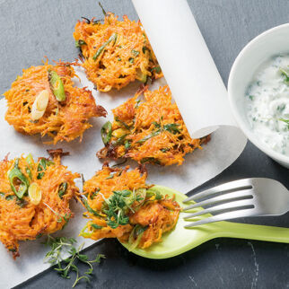Möhrenpuffer mit Kräuterschmant Möhrenpuffer mit Kräuterschmant
