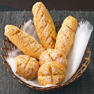 Laugenbrötchen oder Laugenstangen Laugenbrötchen oder Laugenstangen