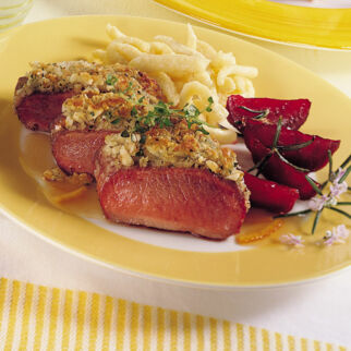 Frischlingsfilets mit Pinienkernen
