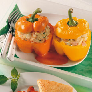 Paprikaschoten mit Reis-Schinken-Füllung Paprikaschoten mit Reis-Schinken-Füllung