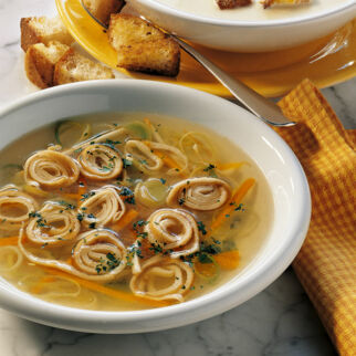 Flädlesuppe mit Gemüse