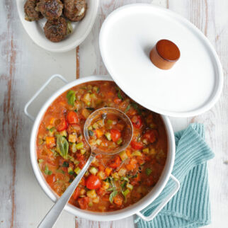 Tomaten-Gemüse-Suppe Tomaten-Gemüse-Suppe