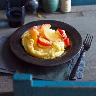 Kartoffelbrei mit Apfelzwiebeln Kartoffelbrei mit Apfelzwiebeln
