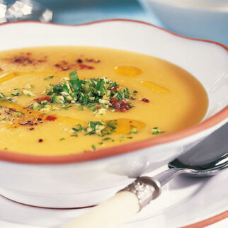 Kartoffelsuppe mit Zucchini-Gremolata Kartoffelsuppe mit Zucchini-Gremolata