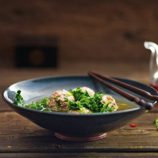 Grünkohlsuppe mit Hackbällchen Grünkohlsuppe mit Hackbällchen