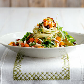 Kürbispasta mit Rucola-Cranberry-Pesto
