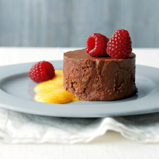 Schoko-Nougat-Mousse mit Mangoschaum Schoko-Nougat-Mousse mit Mangoschaum