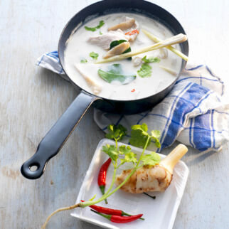 Hühner-Kokos-Suppe Hühner-Kokos-Suppe