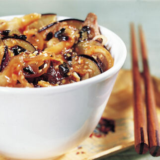 Auberginen und Austernpilze mit Sesam Auberginen und Austernpilze mit Sesam