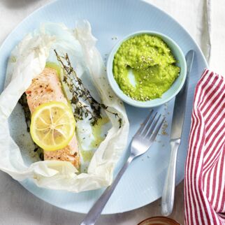 Zitronen-Lachs mit Erbsenstampf Zitronen-Lachs mit Erbsenstampf