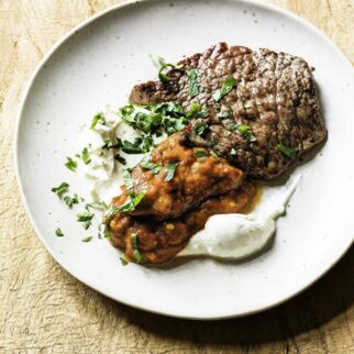 Ajvar mit Hüftsteaks und Joghurt Ajvar mit Hüftsteaks und Joghurt