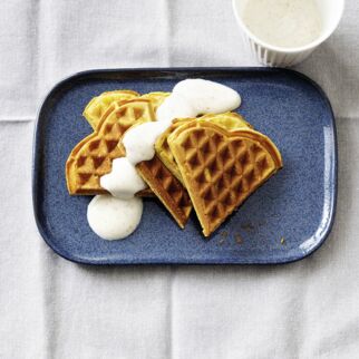 Apfelwaffeln mit Zimtjoghurt Apfelwaffeln mit Zimtjoghurt