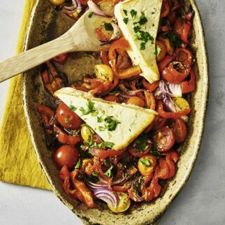 Tomaten-Paprika-Gemüse mit Feta