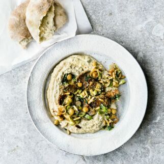 Warmer Hummus mit Lamm