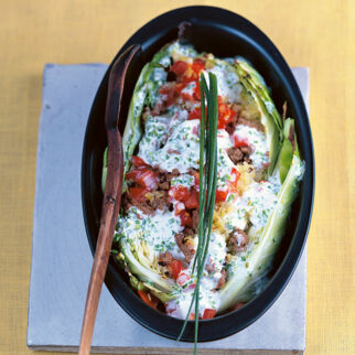 Überbackener Spitzkohl mit Tatar Überbackener Spitzkohl mit Tatar