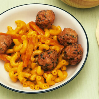 Möhrennudeln mit Bällchen Möhrennudeln mit Bällchen