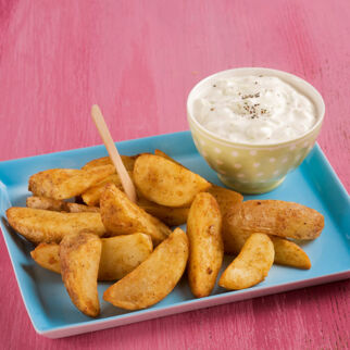 Kartoffelwedges mit Zaziki Kartoffelwedges mit Zaziki