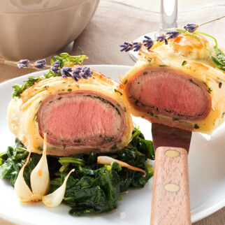 Lammrückenfilet im Kräuterblätterteig