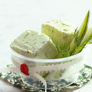 Gurken-Joghurt-Eis mit Sesamsaat