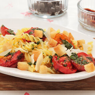 Nudelsalat mit Ofentomaten Nudelsalat mit Ofentomaten