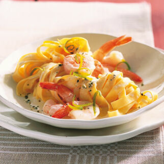 Bandnudeln mit Garnelen in Limettensahne Bandnudeln mit Garnelen in Limettensahne