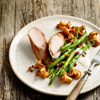 Kaninchenrückenfilets mit Pfifferling-Bohnen-Gemüse Kaninchenrückenfilets mit Pfifferling-Bohnen-Gemüse