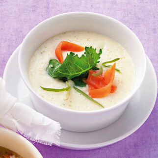 Kohlrabicremesuppe mit Räucherlachs