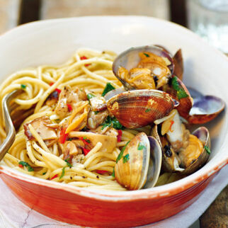 Spaghetti mit Vongole und getrockneten Steinpilzen Spaghetti mit Vongole und getrockneten Steinpilzen