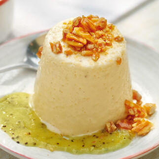 Vanillecreme mit Mandeln und Kiwisauce Vanillecreme mit Mandeln und Kiwisauce