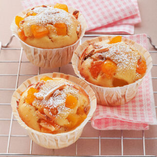 Aprikosen-Muffins mit Maisgrieß Aprikosen-Muffins mit Maisgrieß