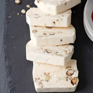 Haselnuss-Semifreddo mit Limoncello Haselnuss-Semifreddo mit Limoncello