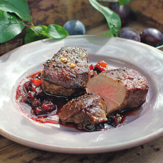Wildsteaks mit Zwetschgen