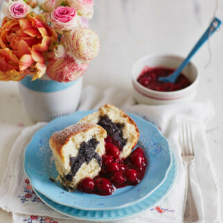Mohnbuchteln mit Rotweinkirschen Mohnbuchteln mit Rotweinkirschen