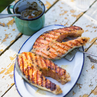 Lachskotelett in Pastis mit Tapenade Lachskotelett in Pastis mit Tapenade